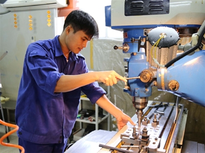 TUYỂN 7 NAM CHẾ TẠO KIM LOẠI