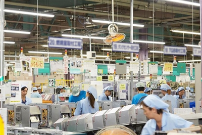 TUYỂN 9 NỮ ĐÚC ĐỒ NHỰA