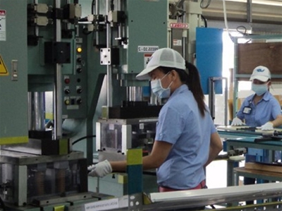 TUYỂN 04 NAM LÀM ĐÚC ĐỒ NHỰA